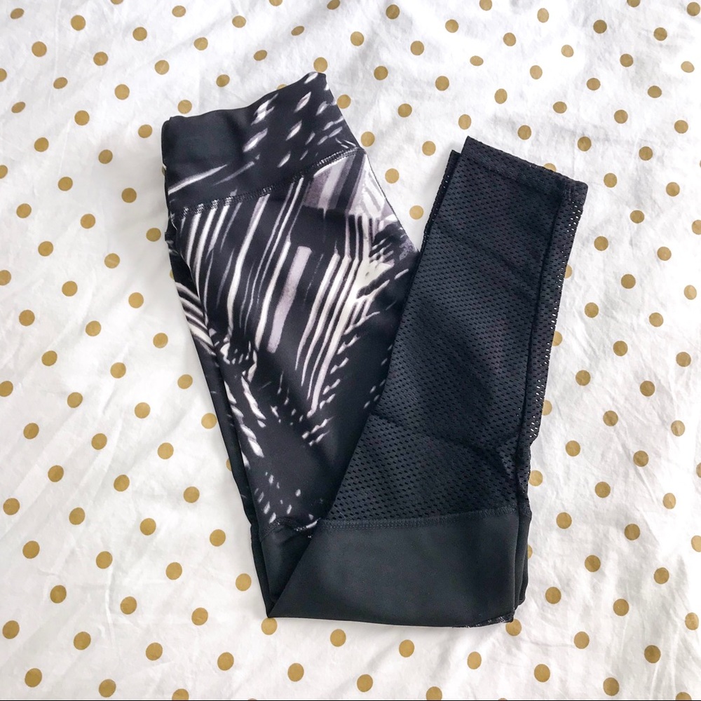 Mesh Accent Yoga Pants